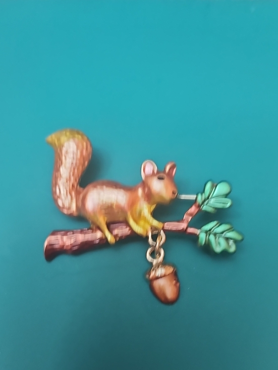 Jewelry - Cute Squirrel Brooch in Copper and Green - Fashion Jewelry